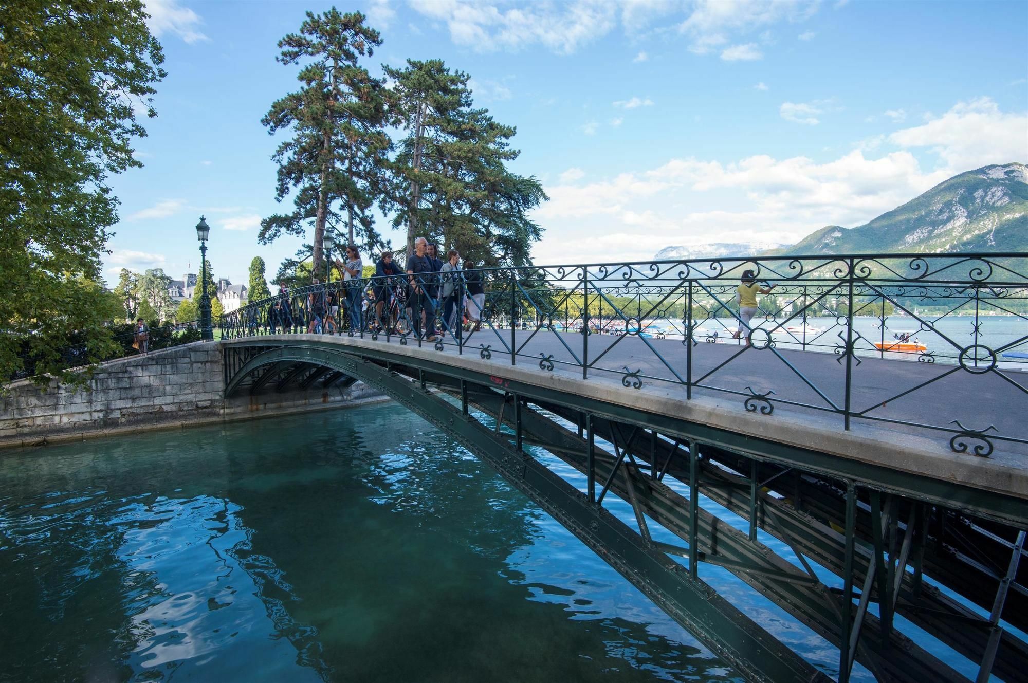 Campanile Annecy - Cran Gevrier Hotel Exterior photo